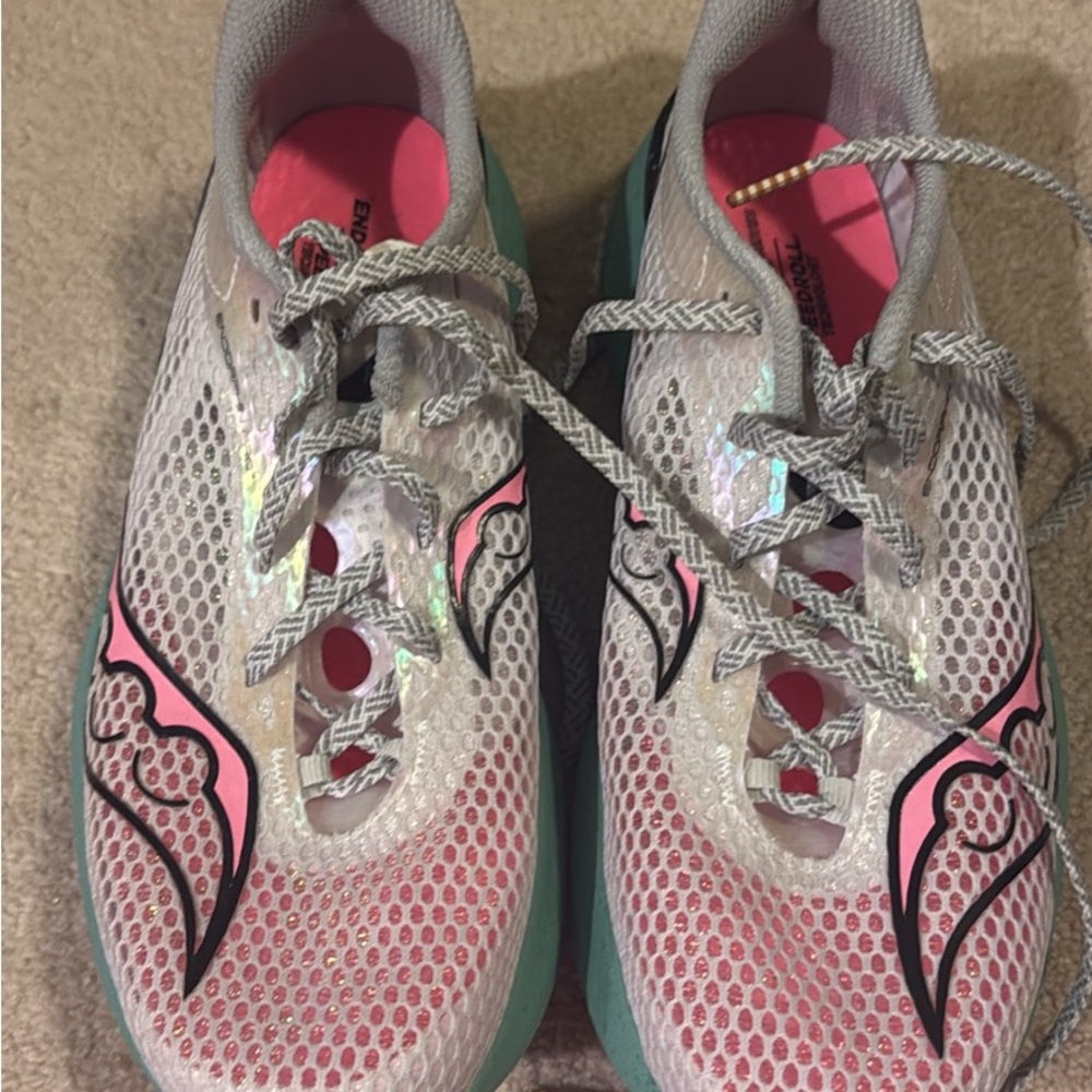 Saucony Endorphin Pro 3 - Womens size 9